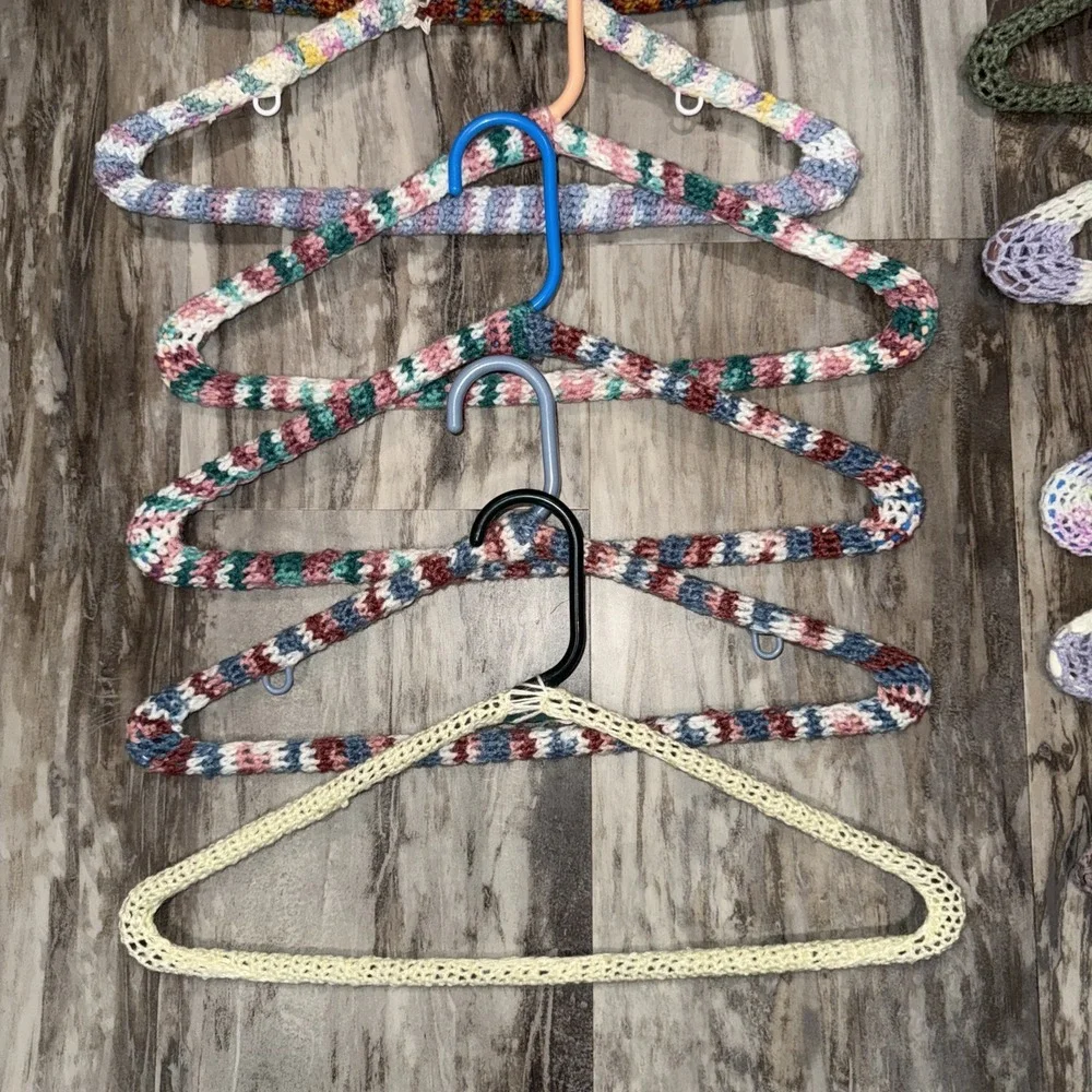 14 Vintage Retro handmade Yarn Crochet Plastic hangers Home Decor Organization
